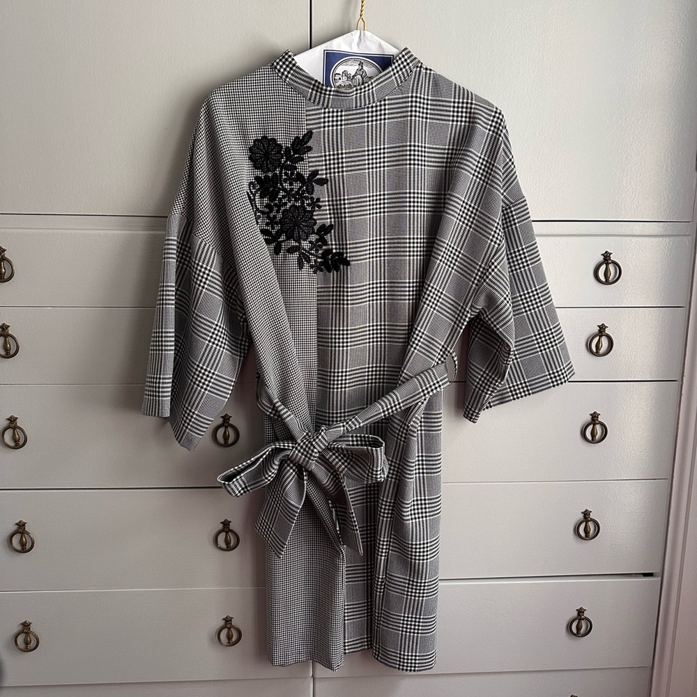 Zara Plaid Detailed B&W Dress w/ Belt